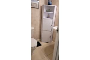 3675 N Country Club Dr 2201, Aventura