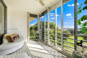 3850 Oaks Clubhouse Dr 504 Pompano Beach, FL 33069 - MLS#A11918754