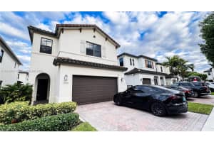 9735 W 34th Ct 9735, Hialeah