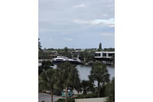 20191 E Country Club Dr 403, Aventura