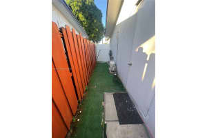 8480 Nw 14th St 1, Pembroke Pines