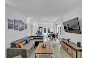 715 Hollywood Blvd, Hollywood, FL 33019, - MLS#A11918840