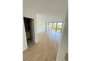 1000 Parkview Dr APT 701, Hallandale Beach, FL 33009, - MLS#A11918947