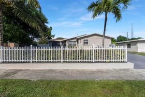6951 Liberty St Hollywood, FL 33024 - MLS#A11918992