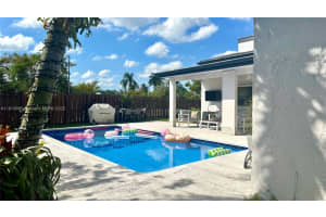 528 Sw 166th Ter, Weston