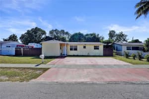 1300 Ne 215th St, Miami 1300 Ne 215th St, Miami