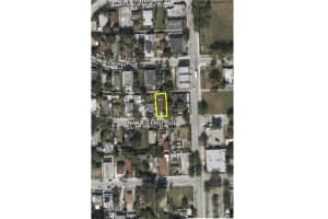 221 Nw 33rd St, Miami