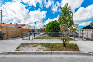 4118 E 10th Ct Hialeah, FL 33013 - MLS#A11919121