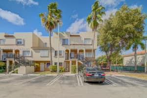 631 Nw 82nd Ave 220, Miami