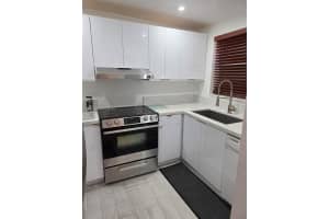 1095 W 40th St 26, Hialeah