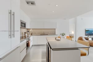 88 Sw 7th St 1710 Miami, FL 33130 - Off Market