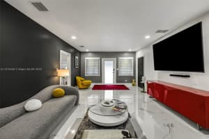 285 Nw 45th St, Miami