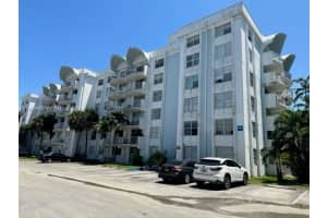 486 Nw 165th St Rd B-302, Miami