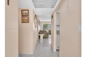 5102 NW 36th St APT 607, Lauderdale Lakes, FL 33319, - MLS#A11919741