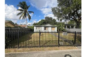 2255 Nw 85th St, Miami