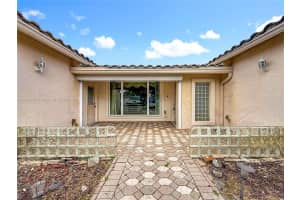 7541 Embassy Blvd Miramar, FL 33023 - MLS#A11920830