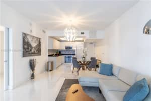 1010 Brickell Ave 4207, Miami