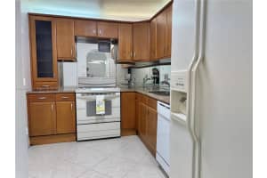 400 Kings Point Dr 411, Sunny Isles Beach