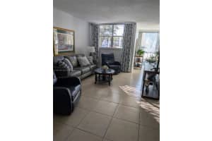 9401 Sw 4th St 110, Miami