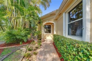 2456 Bay Isle Ct Weston, FL 33327 - MLS#A11921195