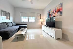 1100 Collins Ave 303, Miami Beach