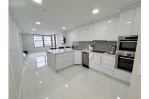 2899 Collins Ave APT 915, Miami Beach, FL 33140, - MLS#A11921485