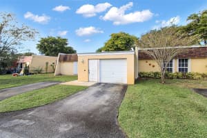 7332 Bay Hill Dr Hialeah, FL 33015 - MLS#A11921492