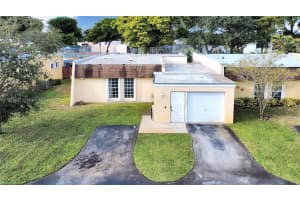 7332 Bay Hill Dr Hialeah, FL 33015 - MLS#A11921492