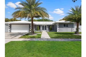 6951 S Miami Lakeway S, Miami Lakes