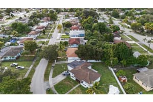 561 NW 190th St, Miami, FL 33169, - MLS#A11921505