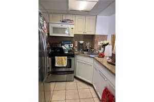 2158 W 60th St 13108, Hialeah