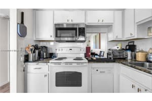 2223 Park Ln APT 207, Hollywood, FL 33021, - MLS#A11921826