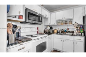 2223 Park Ln APT 207, Hollywood, FL 33021, - MLS#A11921826