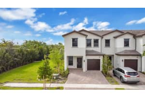 286 Sw 159th Pl 286, Pembroke Pines