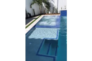 8119 Nw 47th Ter Doral, FL 33166 - MLS#A11922117