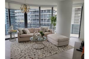 45 Sw 9th St 2201, Miami