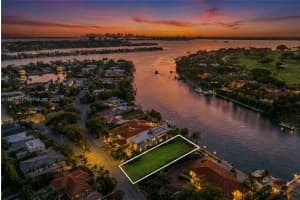 9064 Bay Dr, Surfside