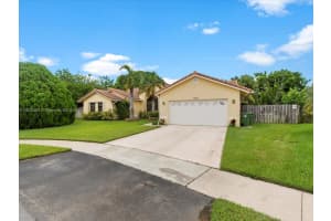 16621 Royal Poinciana Ct Weston, FL 33326 - MLS#A11922339
