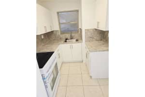 8821 W Flagler St 313, Miami