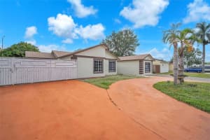 19541 Nw 57th Ct Hialeah, FL 33015 - MLS#A11922517