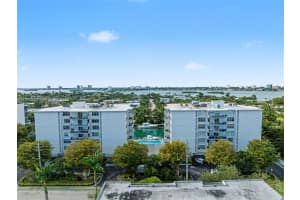 10000 W Bay Harbor Dr APT 303, Bay Harbor Islands, FL 33154, - MLS#A11922555