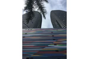 55 Sw 9th St 4005, Miami