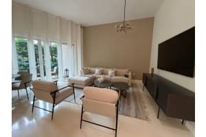 19900 E Country Club Dr 114, Aventura