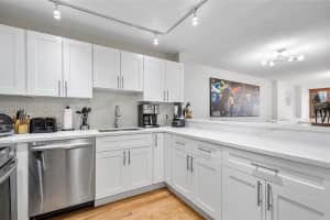 600 Parkview Dr Apartment 217, Hallandale Beach, FL 33009, - MLS#A11922672