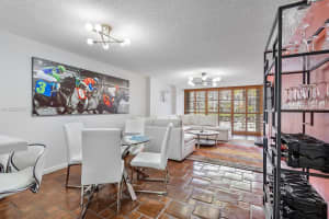 600 Parkview Dr Apartment 217, Hallandale Beach, FL 33009, - MLS#A11922672