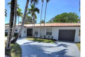 2080 Ne 205th St, Miami