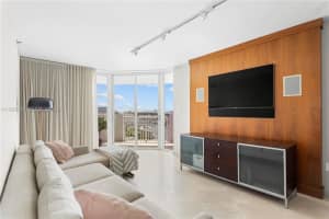 1621 Bay Rd 807, Miami Beach