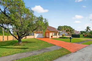 6611 Sw 99th Ave Miami, FL 33173 - MLS#A11922872