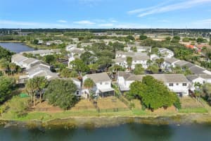 4852 Grapevine Way Davie, FL 33331 - MLS#A11922876