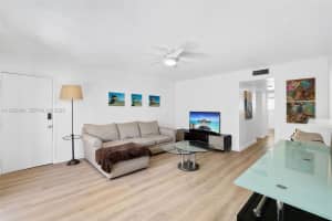 1601 Bay Rd APT 8, Miami Beach, FL 33139, - MLS#A11922894